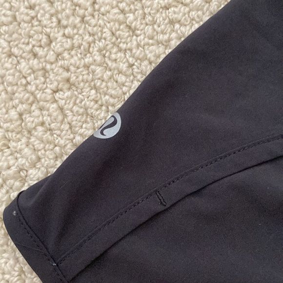 LULULEMON Run Times Short 4” Mid-Rise MR Shorts Black BLK EUC Hotty Speed Size 6 - Picture 5 of 9